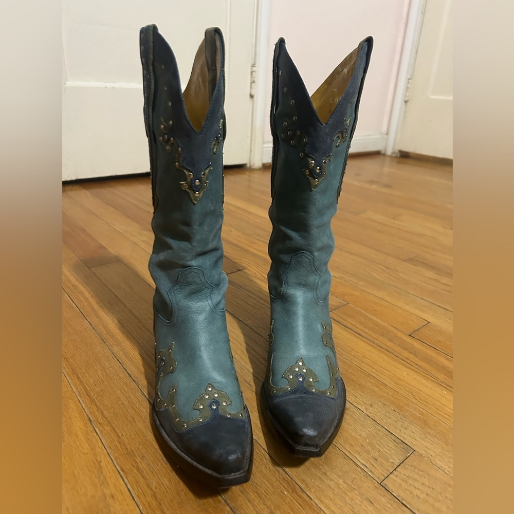 Gianni Bini, 8, dark and light blue denim with green and embellishments
